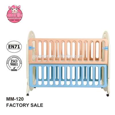 Hot selling Eco-friendly plastic 3 in 1 useful baby crib bed